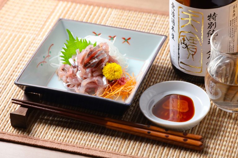 ハマチの刺身 × 特別純米八反錦無濾過本生